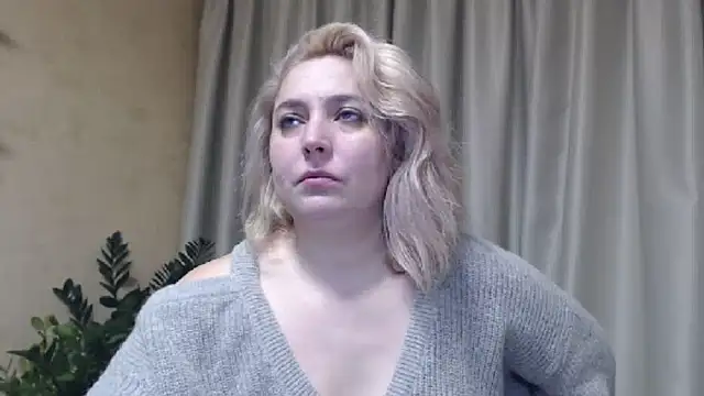 Snapshot of sweetpussy13 chatting on 02.04.25 sweetpussy13 online show from 02.04.25