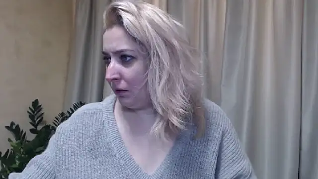 Snapshot of sweetpussy13 chatting on 02.13.25 sweetpussy13 online show from 02.13.25
