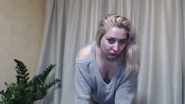 Snapshot of sweetpussy13 chatting on 02.20.25 sweetpussy13 online show from 02.20.25