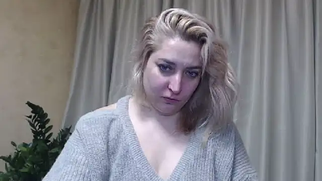 Snapshot of sweetpussy13 chatting on 02.25.25 sweetpussy13 online show from 02.25.25