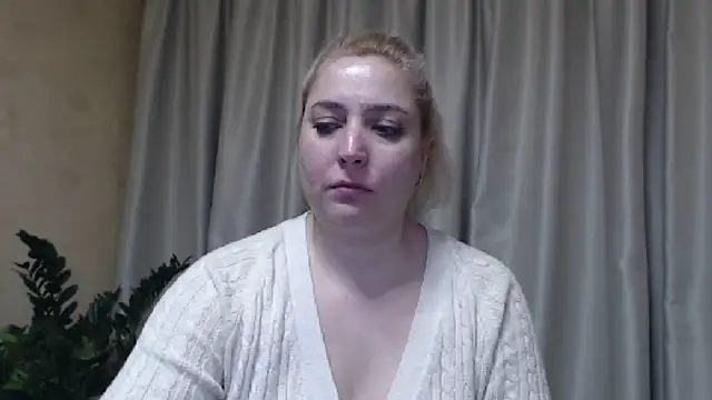 Snapshot of sweetpussy13 chatting on 03.07.25 sweetpussy13 online show from 03.07.25
