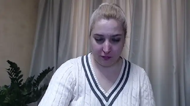Snapshot of sweetpussy13 chatting on 03.09.25 sweetpussy13 online show from 03.09.25