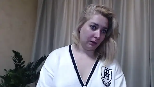 Snapshot of sweetpussy13 chatting on 03.14.25 sweetpussy13 online show from 03.14.25