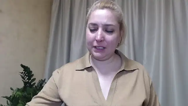Snapshot of sweetpussy13 chatting on 03.15.25 sweetpussy13 online show from 03.15.25