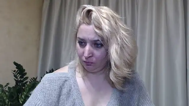 Snapshot of sweetpussy13 chatting on 03.18.25 sweetpussy13 online show from 03.18.25