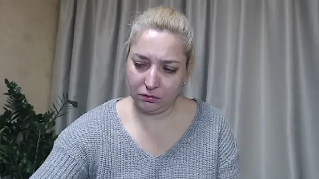 Snapshot of sweetpussy13 chatting on 10.19.25 sweetpussy13 online show from 10.19.25