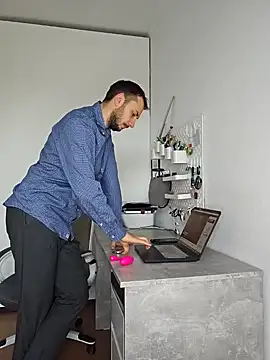 Lovebackground online show from 10.16.25