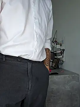 Lovebackground online show from 10.22.25