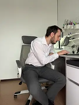 Lovebackground online show from 03.04.26