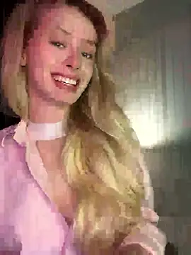 Snapshot of SunnyShiney chatting on 01.16.26 SunnyShiney online show from 01.16.26