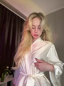 Snapshot of SunnyShiney chatting on 01.17.26 SunnyShiney online show from 01.17.26