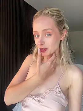 Snapshot of SunnyShiney chatting on 02.09.26 SunnyShiney online show from 02.09.26