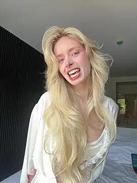 Snapshot of SunnyShiney chatting on 02.17.26 SunnyShiney online show from 02.17.26