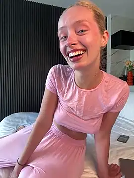 Snapshot of SunnyShiney chatting on 02.23.26 SunnyShiney online show from 02.23.26