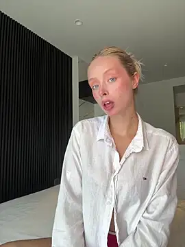 Snapshot of SunnyShiney chatting on 02.25.26 SunnyShiney online show from 02.25.26