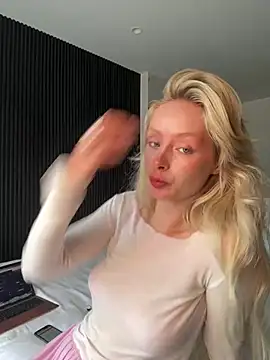 Snapshot of SunnyShiney chatting on 02.26.26 SunnyShiney online show from 02.26.26