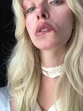 Snapshot of SunnyShiney chatting on 02.28.26 SunnyShiney online show from 02.28.26