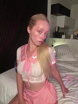 Snapshot of SunnyShiney chatting on 03.01.26 SunnyShiney online show from 03.01.26