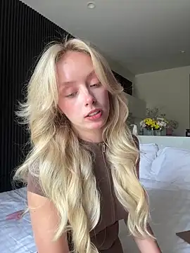 Snapshot of SunnyShiney chatting on 03.02.26 SunnyShiney online show from 03.02.26