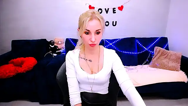 Snapshot of Hanna--Sweet chatting on 04.24.26 Hanna--Sweet online show from 04.24.26