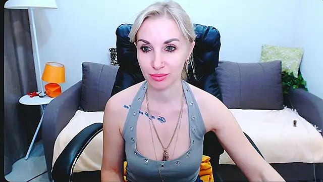 Snapshot of Hanna--Sweet chatting on 05.02.26 Hanna--Sweet online show from 05.02.26