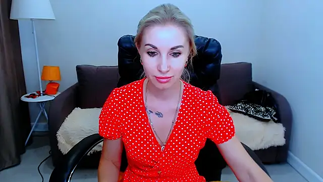 Snapshot of Hanna--Sweet chatting on 07.10.26 Hanna--Sweet online show from 07.10.26