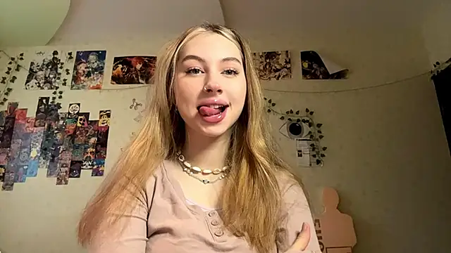 Snapshot of JanelBray chatting on 12.19.25 JanelBray online show from 12.19.25