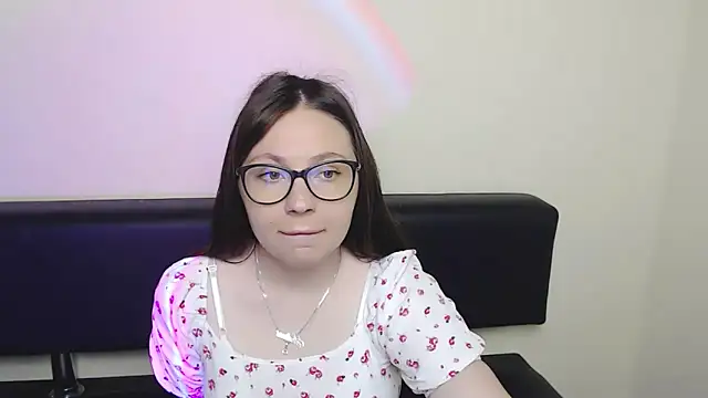 Snapshot of LiliaErmi chatting on 06.20.26 LiliaErmi online show from 06.20.26