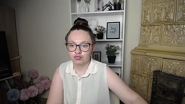 Snapshot of LiliaErmi chatting on 06.28.26 LiliaErmi online show from 06.28.26