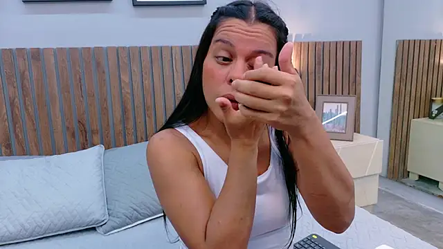 Mia Bellefort online show from 03.25.26