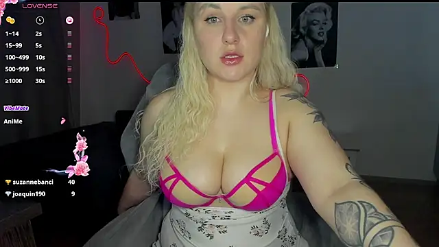 Snapshot of elly_blondy chatting on 05.15.26 elly blondy online show from 05.15.26
