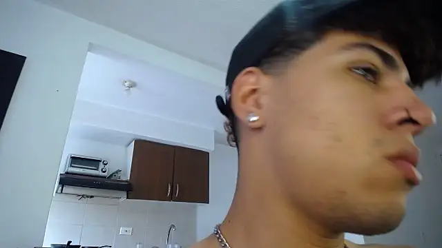 Snapshot of black_men9 chatting on 04.20.26 black men9 online show from 04.20.26