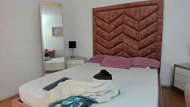 Scarlett  Noir online show from 03.25.26