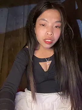 Snapshot of lux-su chatting on 04.18.26 lux-su online show from 04.18.26