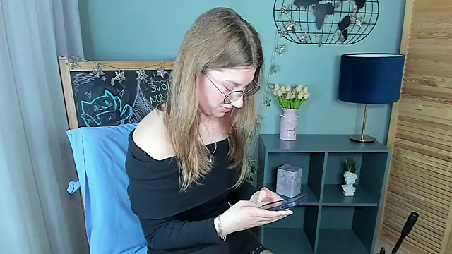 Snapshot of katymeaw chatting on 05.20.26 katymeaw online show from 05.20.26