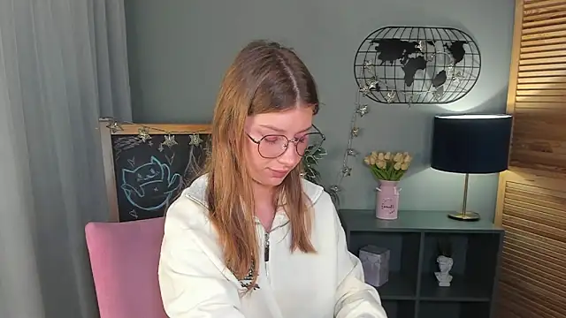 Snapshot of katymeaw chatting on 05.30.26 katymeaw online show from 05.30.26