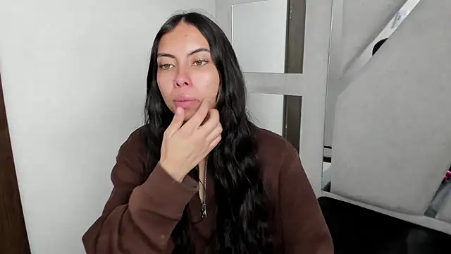 Snapshot of Alana_Hotterr chatting on 01.18.26 Alana Hotterr online show from 01.18.26