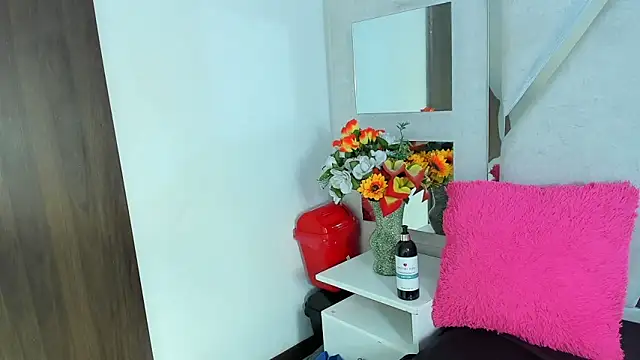 Snapshot of Alana_Hotterr chatting on 02.14.26 Alana Hotterr online show from 02.14.26