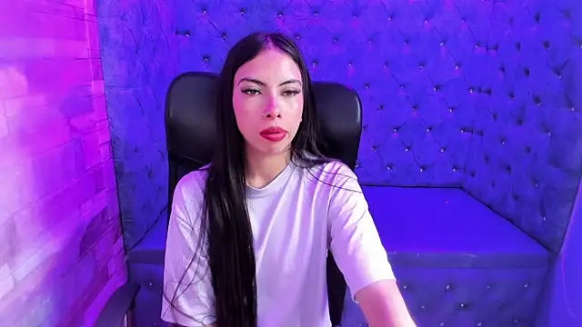 Snapshot of Alana_Hotterr chatting on 02.18.26 Alana Hotterr online show from 02.18.26