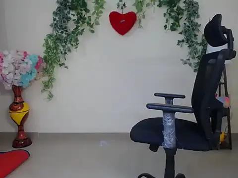 Shy nivi online show from 04.28.26