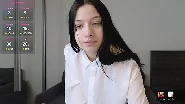 Snapshot of AlicePowells chatting on 04.23.26 AlicePowells online show from 04.23.26