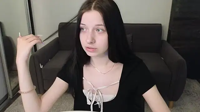 Snapshot of AlicePowells chatting on 05.27.26 AlicePowells online show from 05.27.26