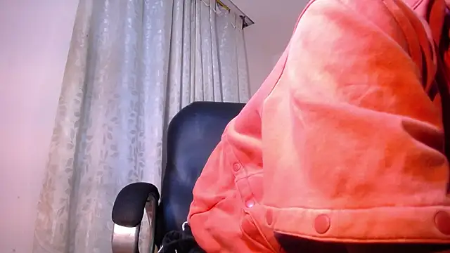 Snapshot of TOMBOYSEXX chatting on 06.17.26 TOMBOYSEXX online show from 06.17.26