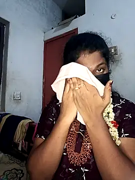 Snapshot of tamilsaisree chatting on 04.28.26 tamilsaisree online show from 04.28.26