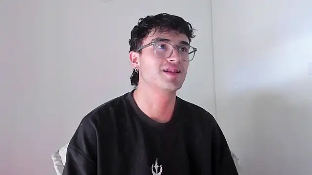 Snapshot of charlie_dicker chatting on 02.05.26 charlie dicker online show from 02.05.26