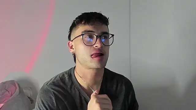 Snapshot of charlie_dicker chatting on 02.12.26 charlie dicker online show from 02.12.26