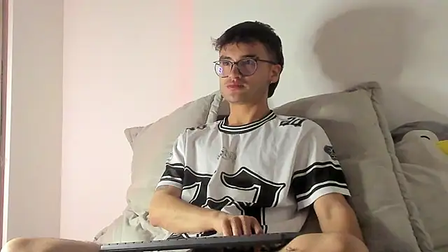 Snapshot of charlie_dicker chatting on 02.21.26 charlie dicker online show from 02.21.26