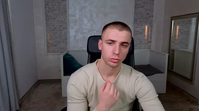 Snapshot of KellenWest chatting on 04.18.26 KellenWest online show from 04.18.26