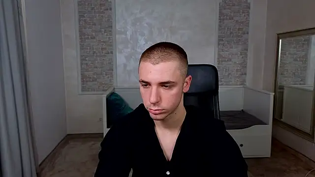 Snapshot of KellenWest chatting on 04.19.26 KellenWest online show from 04.19.26