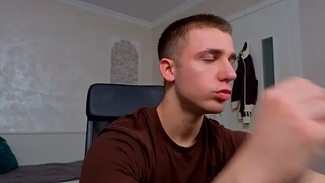 Snapshot of KellenWest chatting on 05.14.26 KellenWest online show from 05.14.26